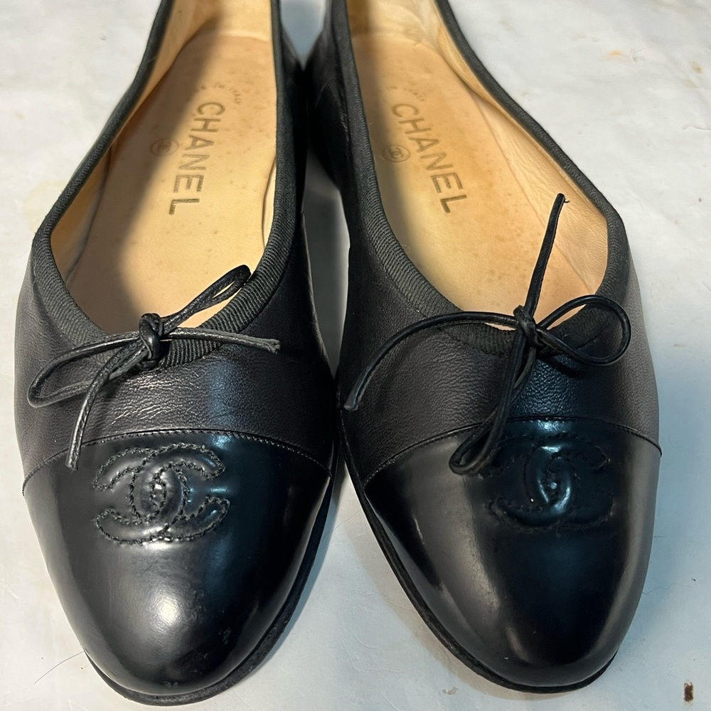 CHANEL Vintage Black Leather Ballet Flats